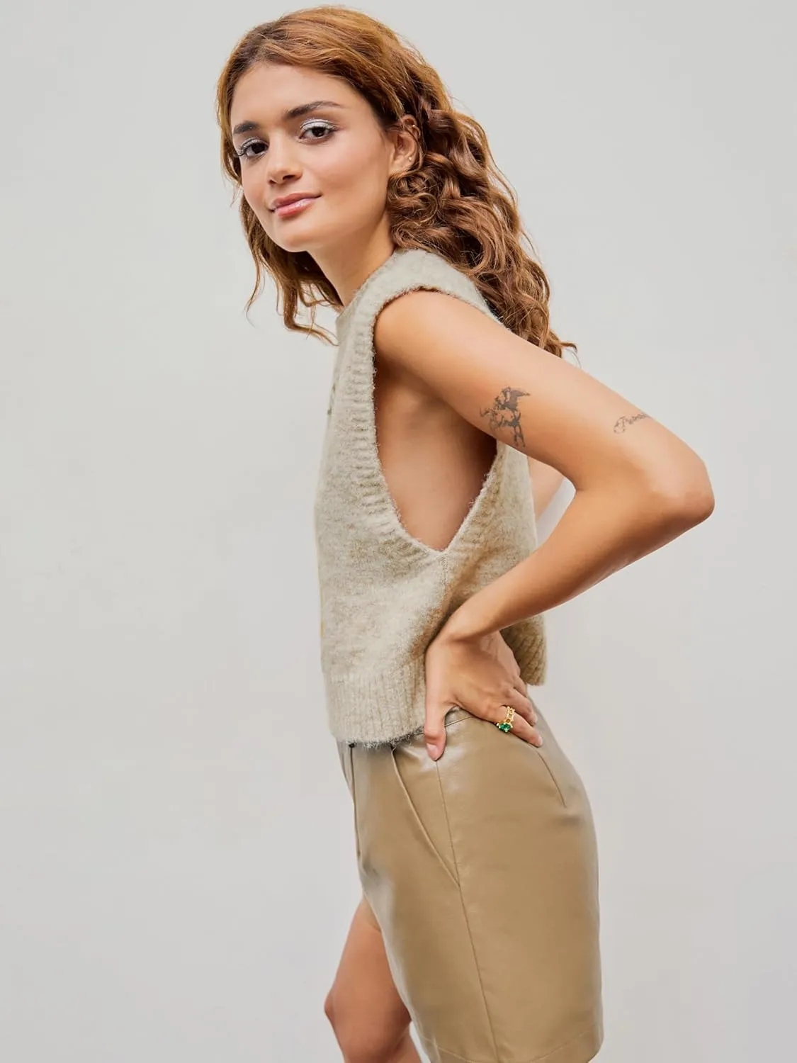 CIDER Womens Knit Wool-Blend Sleeveless Pear Graphic Sweater Vest Tank Top