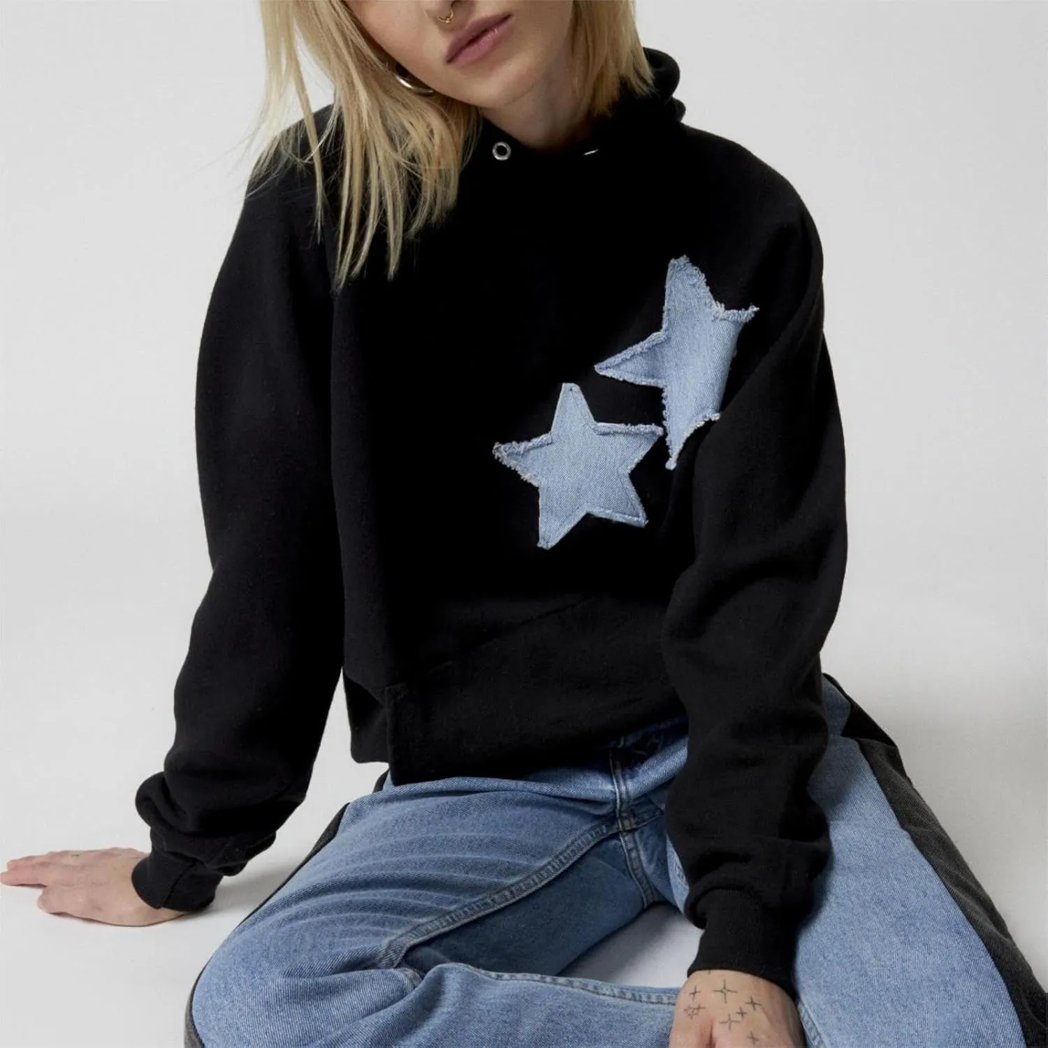 Graphic Hoodies for Women Cute Long Sleeve Preppy Sweatshirts Fall Oversized Pullover Hooded Tops With Pockets