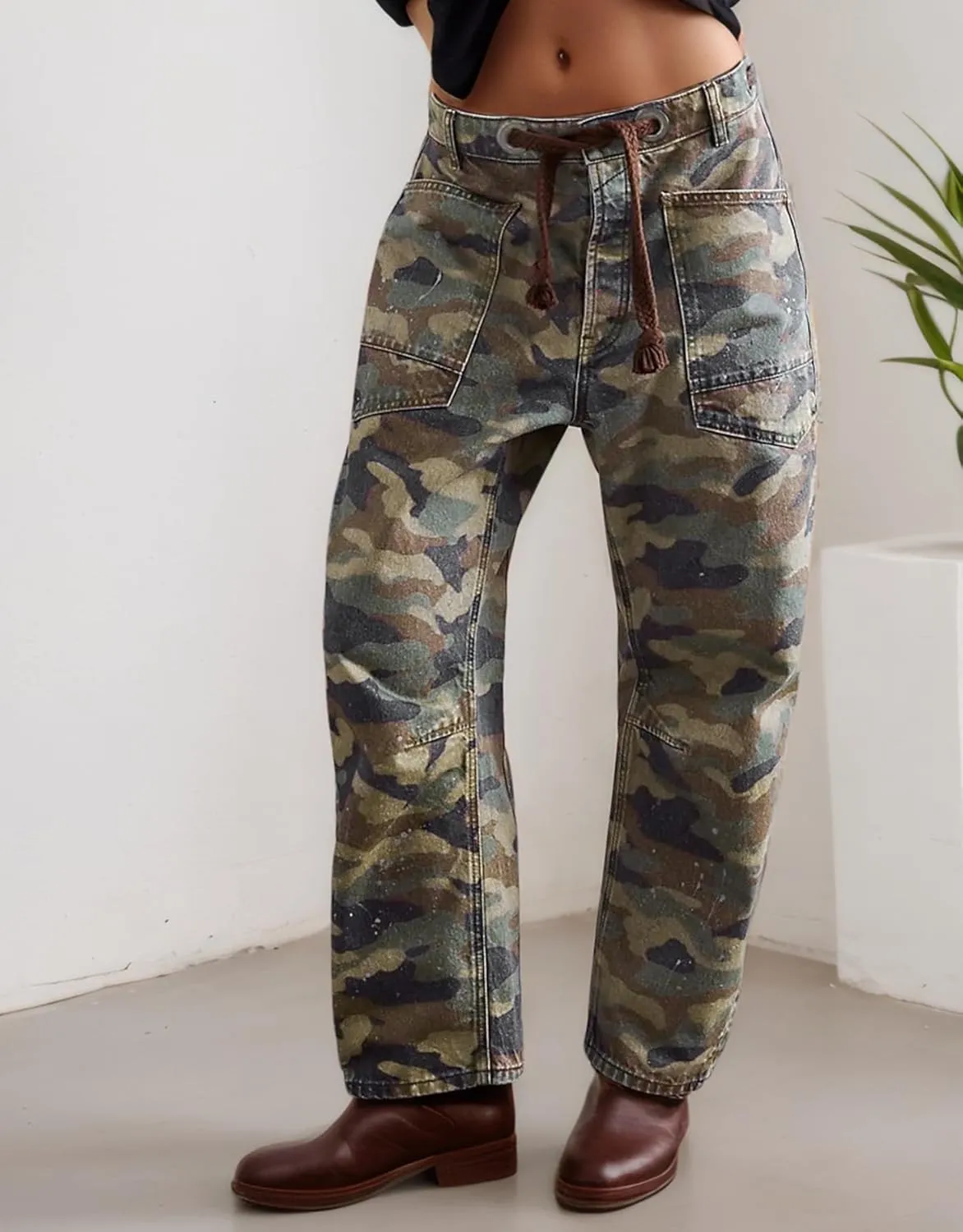 Kedera Barrel Jeans for Women Mid Rise Camo Pants Wide Leg Graphic Trousers Baggy Boyfriend Denim Pants with Pockets