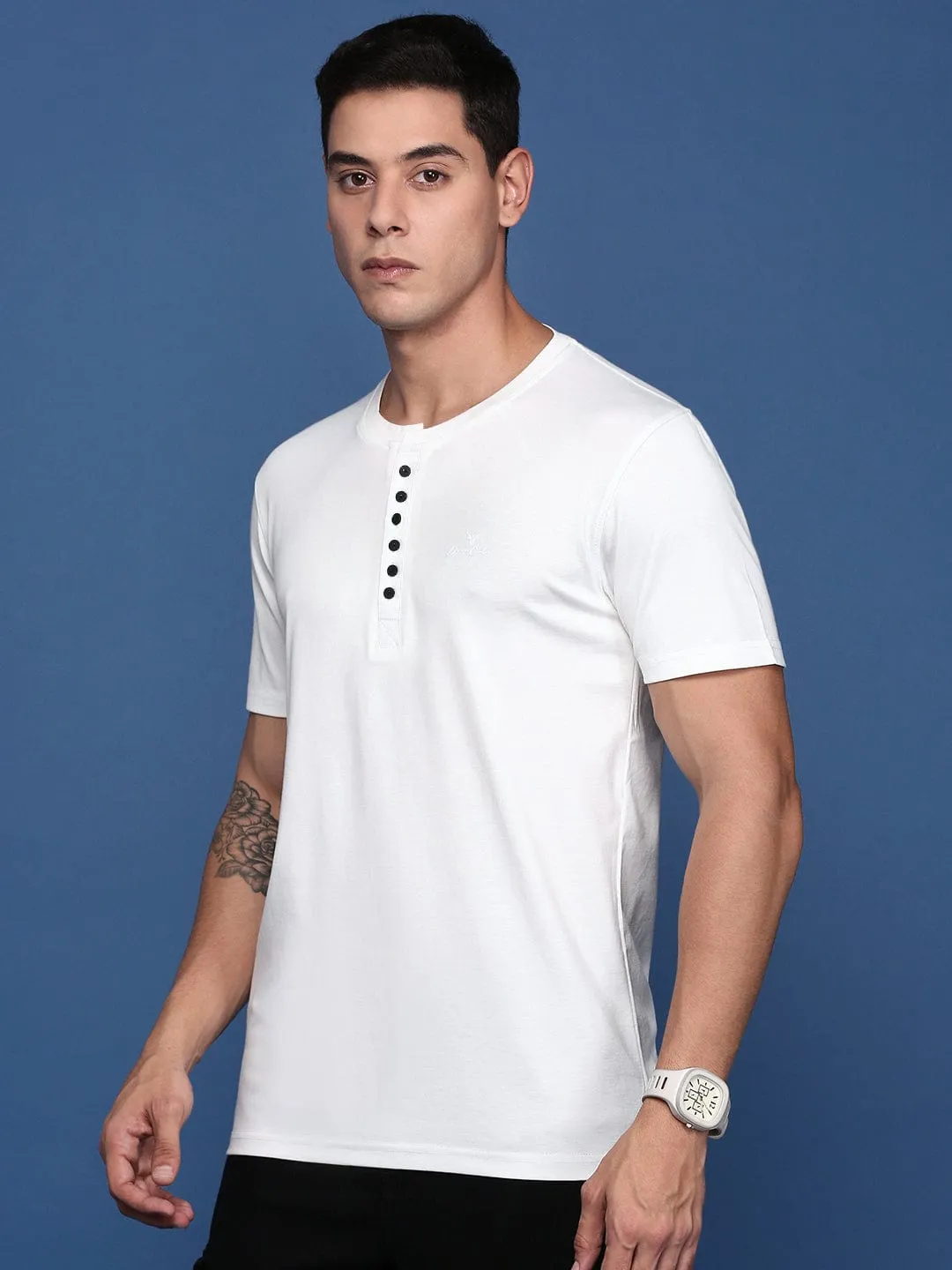 Men White Solid Round Neck Cotton Slim Fit T-Shirt