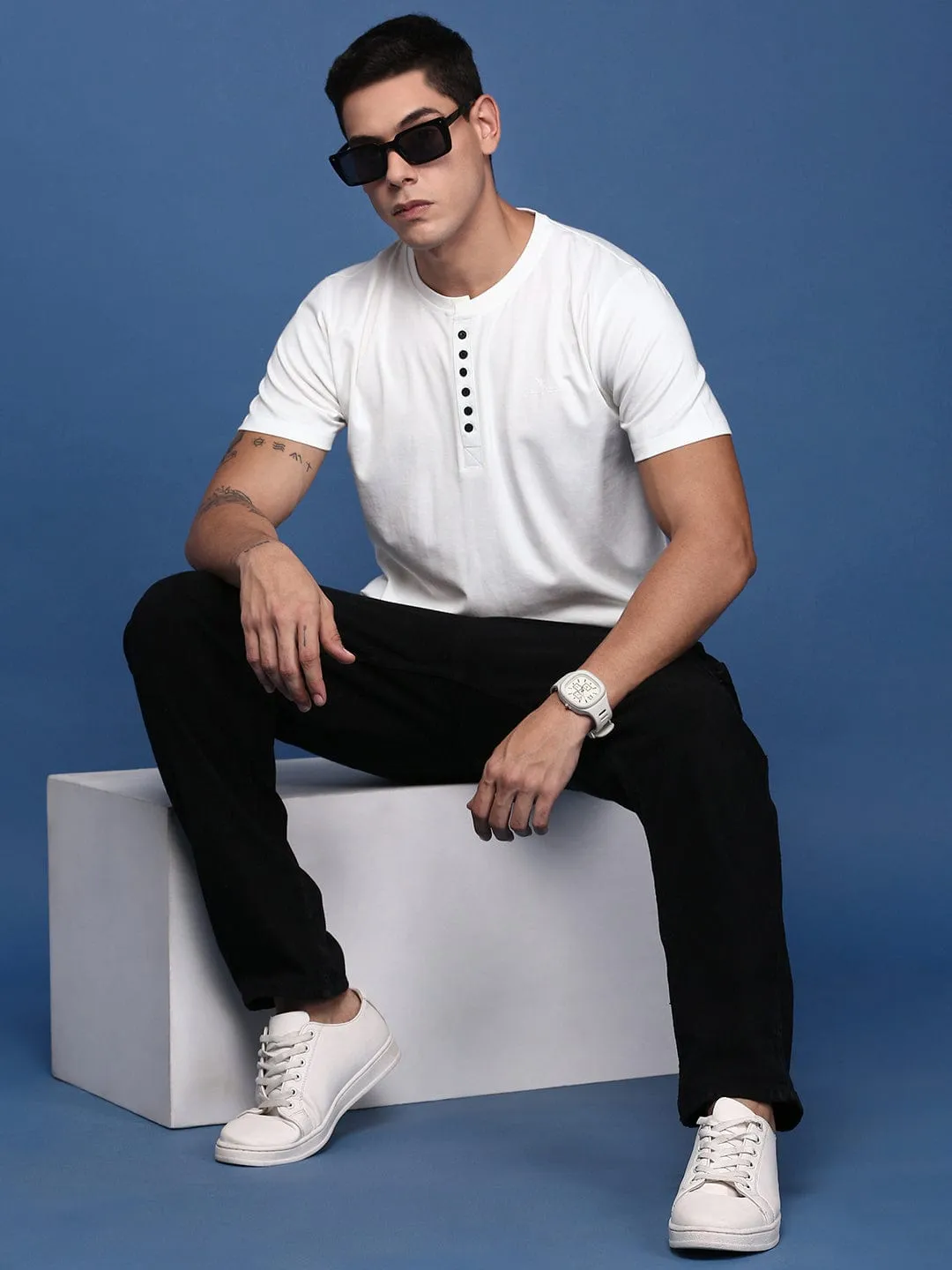 Men White Solid Round Neck Cotton Slim Fit T-Shirt